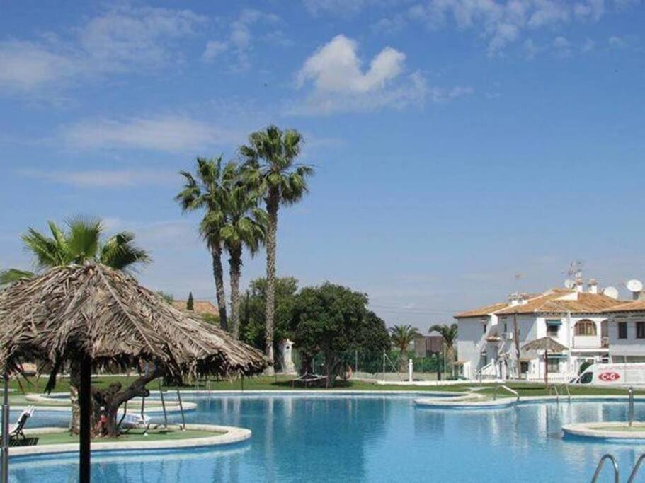 Bungalow En Los Balcones Planta Baja Manzana 5 Numero 18 لقنت المظهر الخارجي الصورة